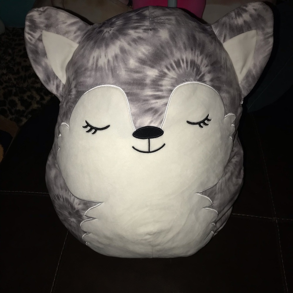 Grey & white tie dye wolf squishmallow